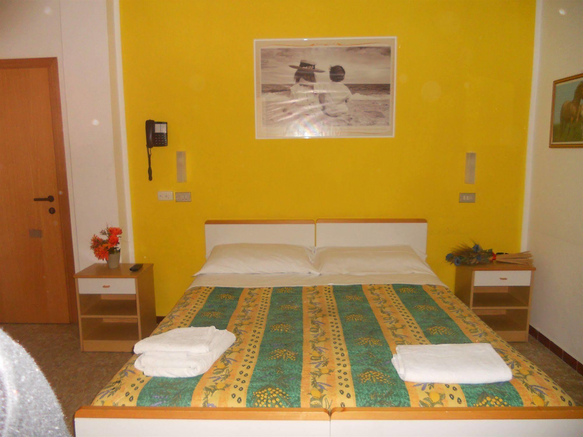 רימיני Hotel Pigalle מראה חיצוני תמונה