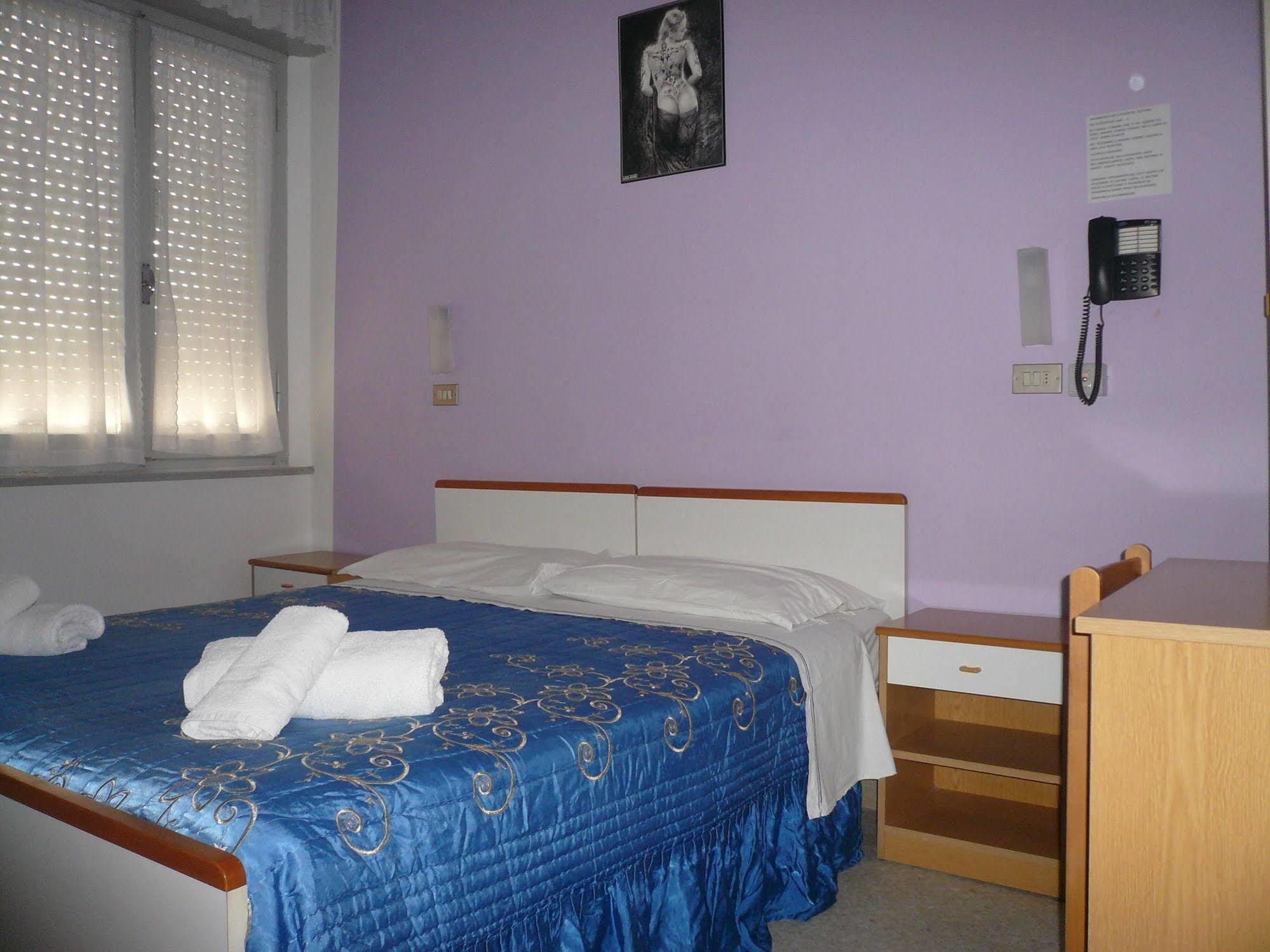 רימיני Hotel Pigalle מראה חיצוני תמונה