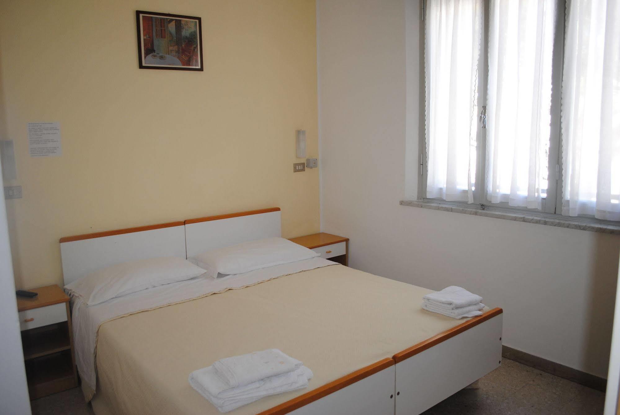 רימיני Hotel Pigalle מראה חיצוני תמונה